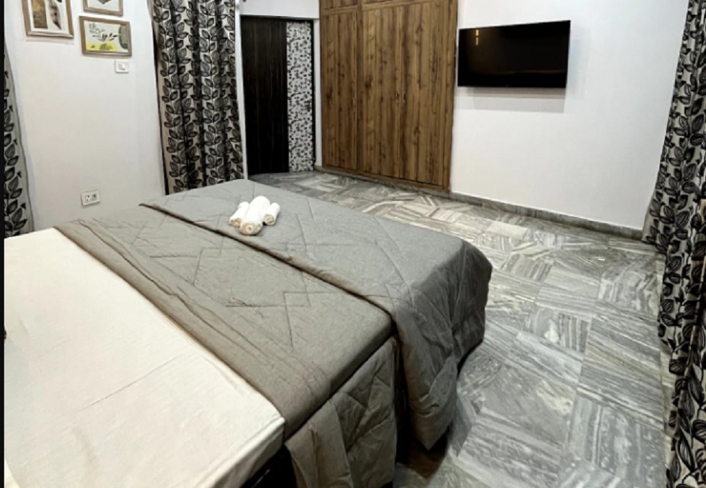 Blossom Paradise A Private Super Luxurious Room in Heart of the City - Tap to explore photos