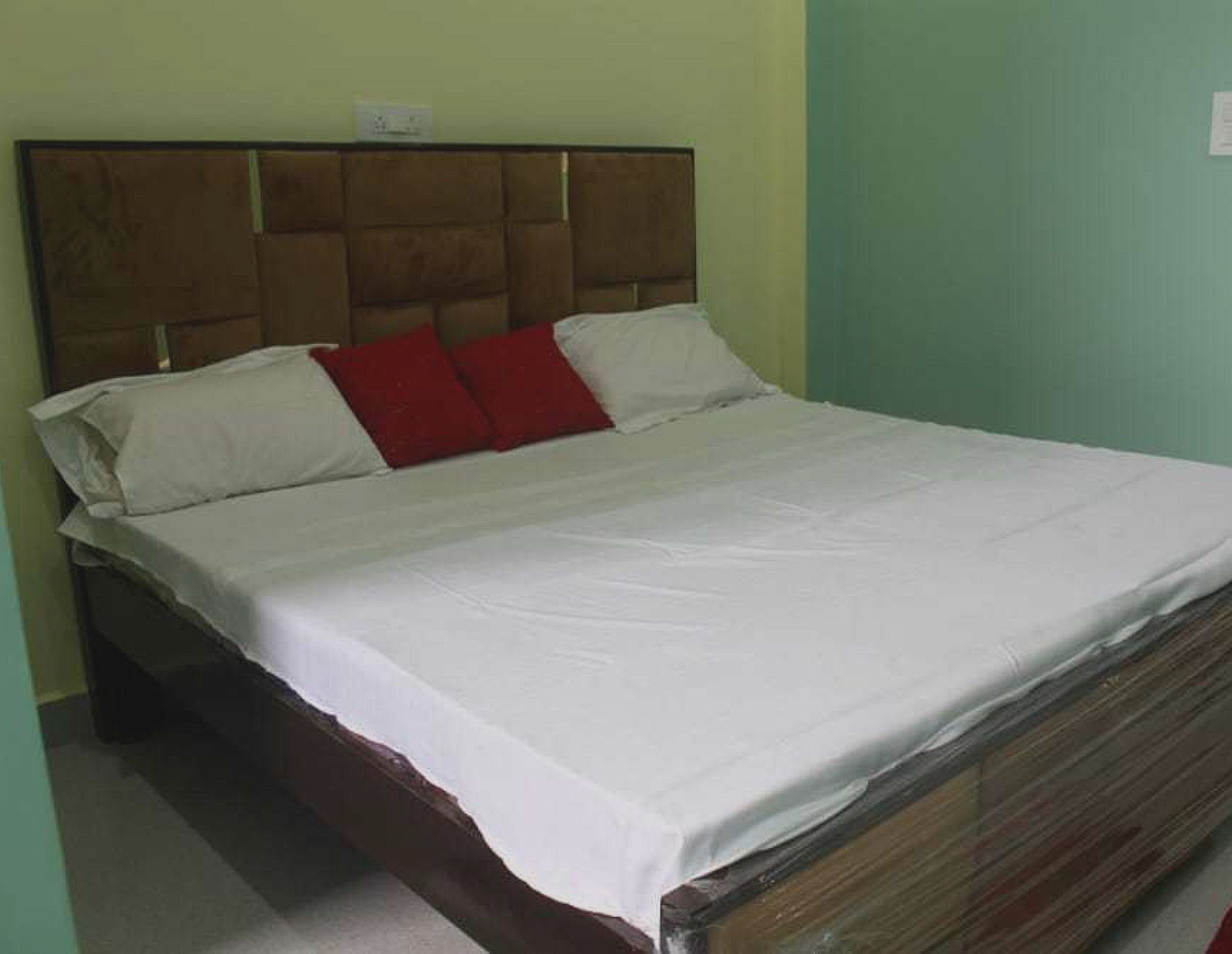Hotel O sr guest house - Tap to explore photos