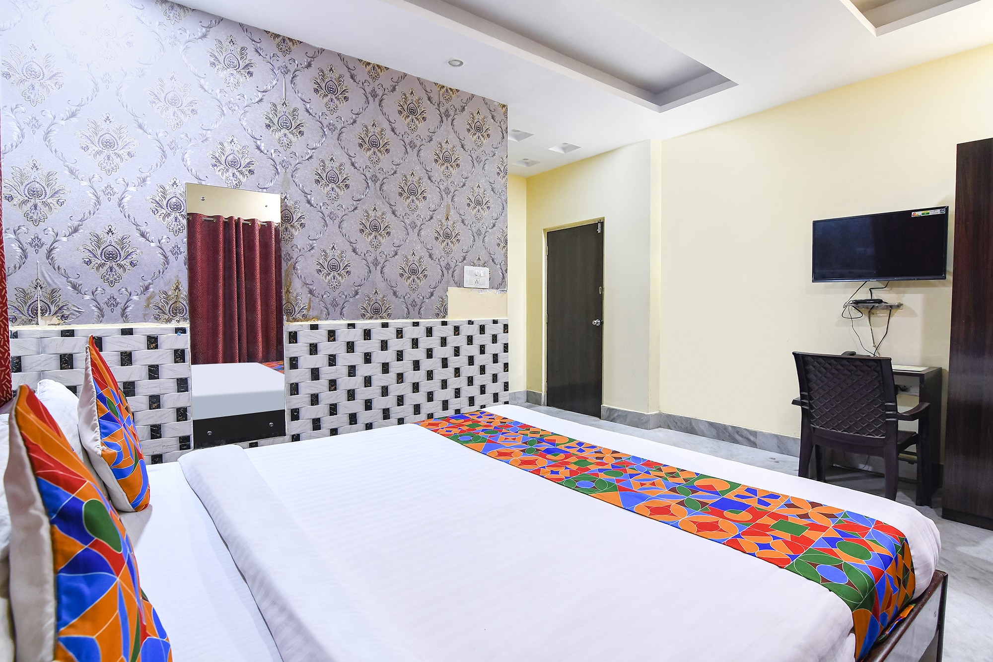 FabHotel Saltlake Palace - Nr. Anandlok Hospital - Tap to explore photos