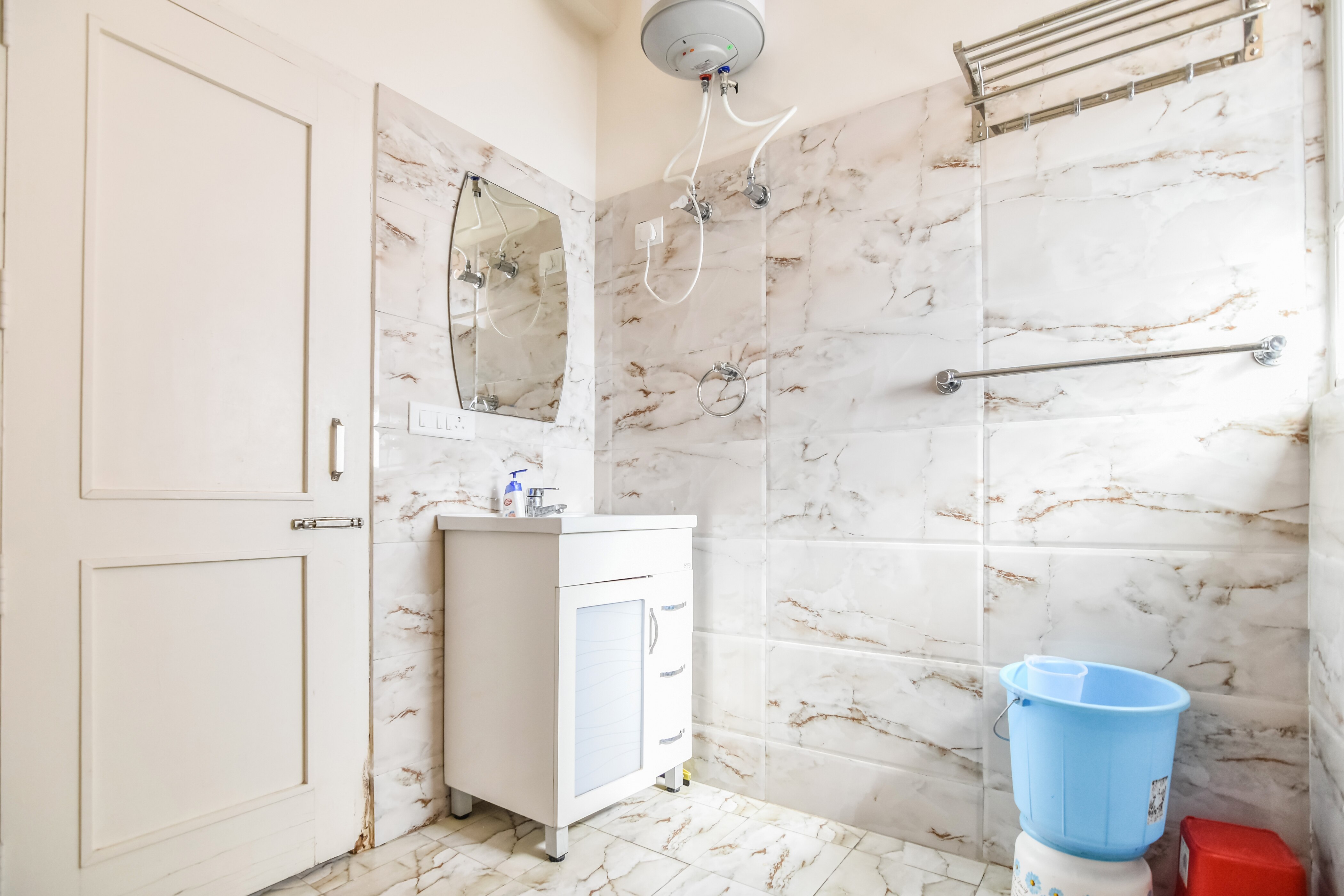 Cloud 9 Homestay - Tap to explore photos