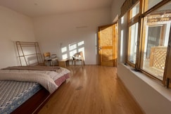 Rumi Cafe and Stay, Leh