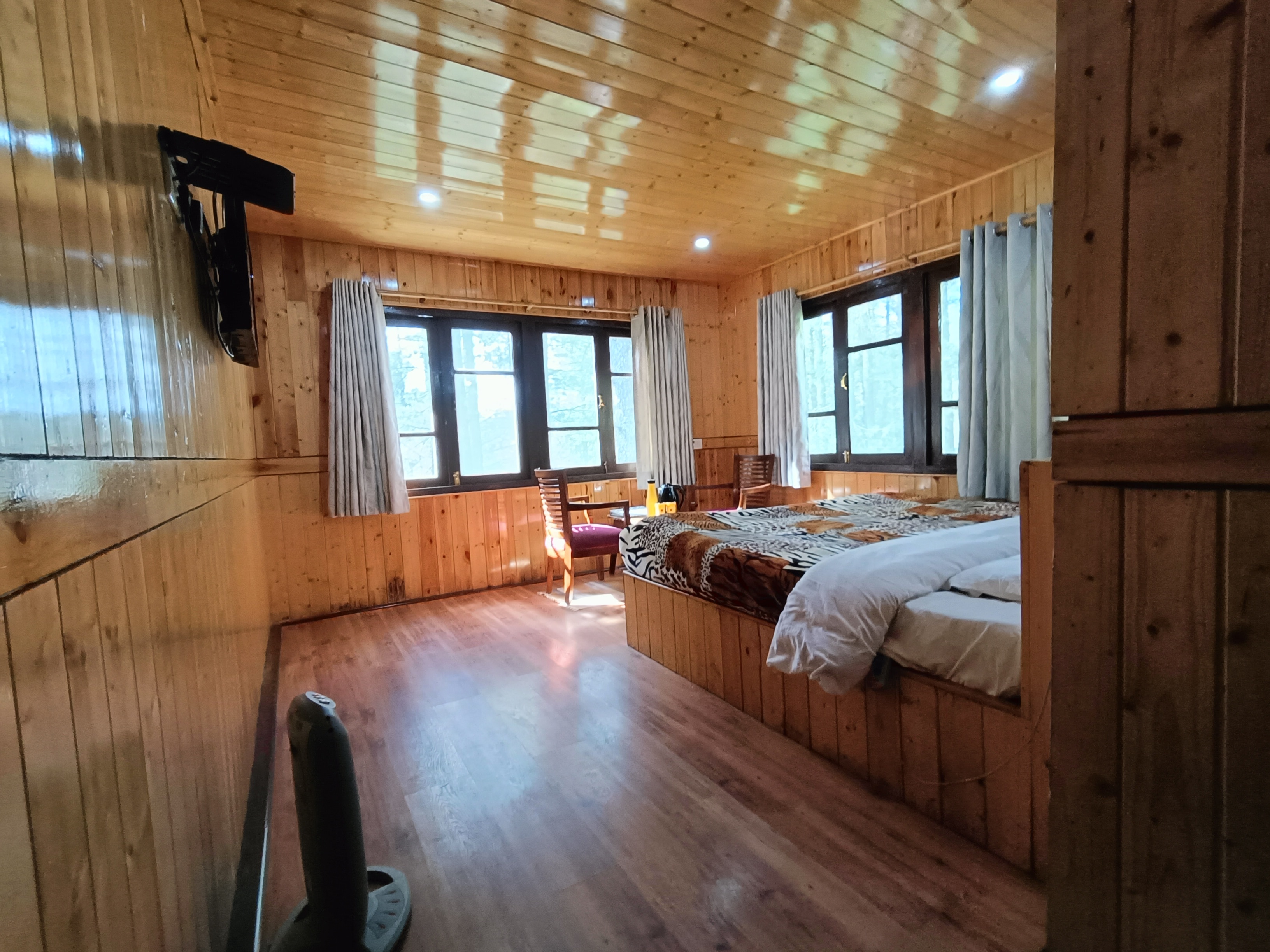Breezewood Cottage Pahalgam - Tap to explore photos