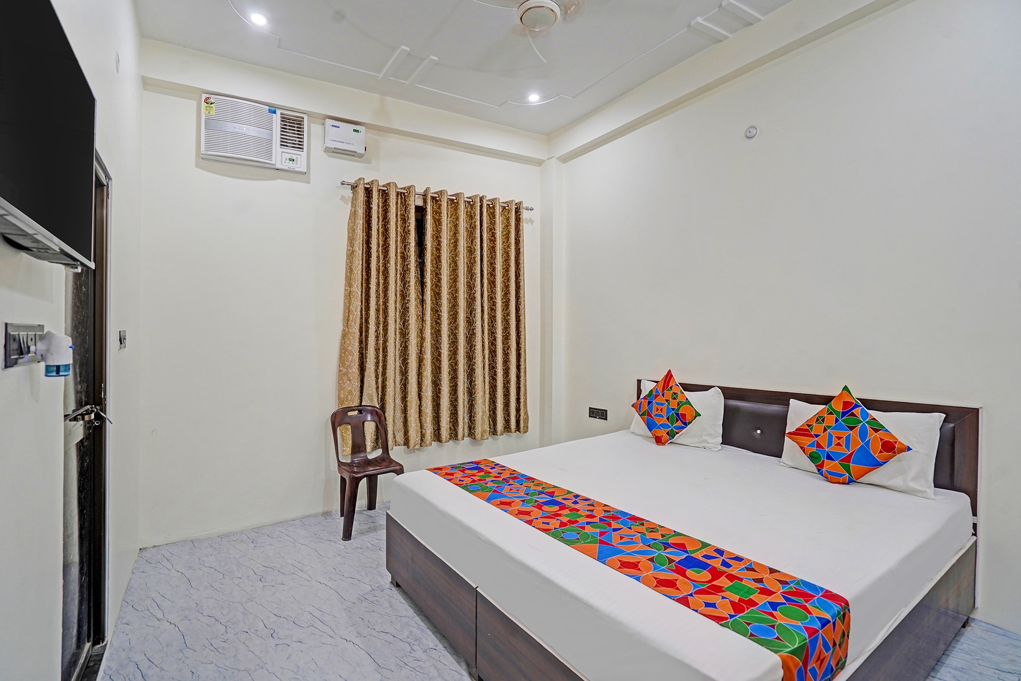 FabHotel Sri Ram Milan Palace - Tap to explore photos