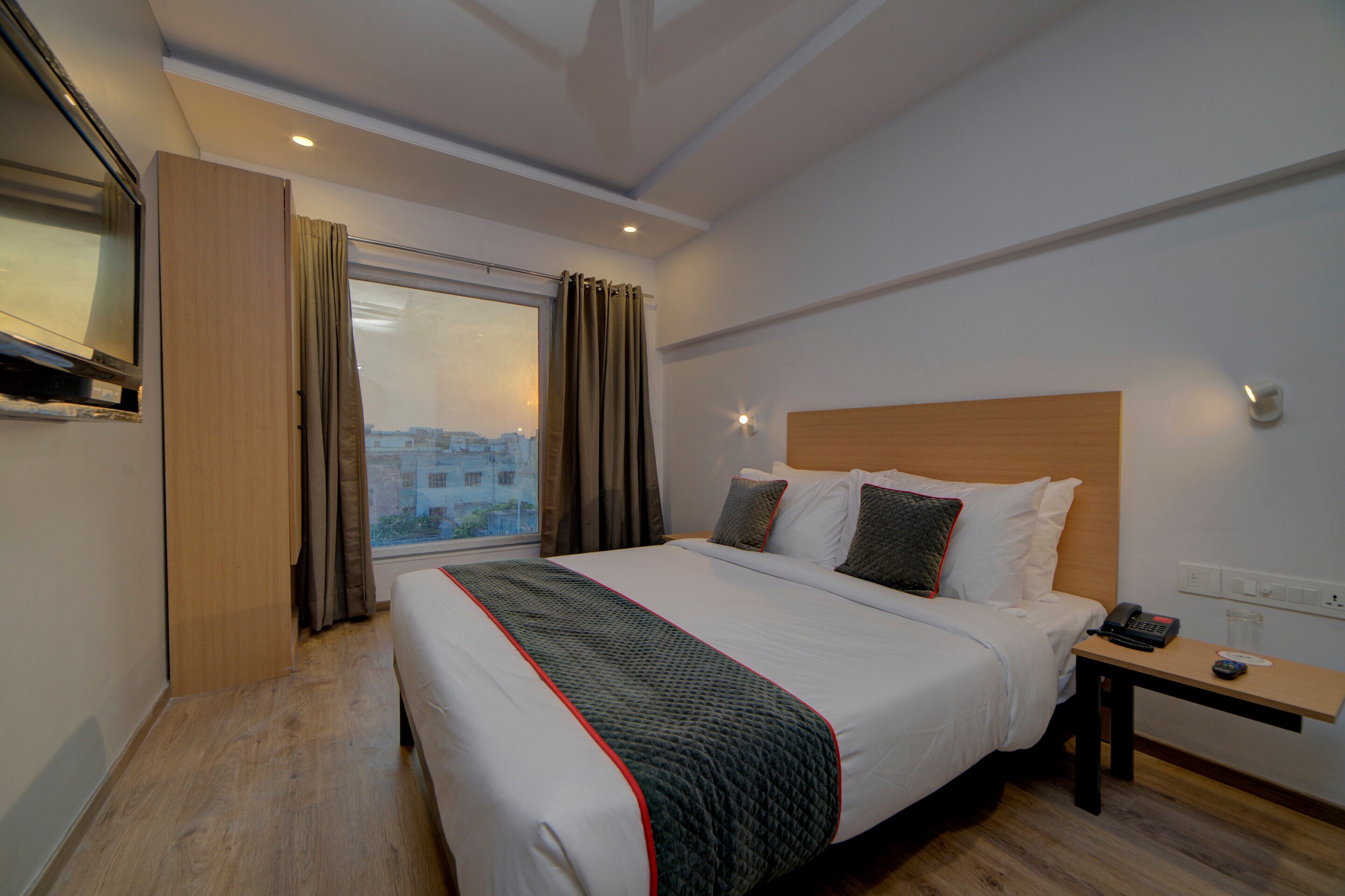 Townhouse The Shubham Dilsukhnaga - Tap to explore photos