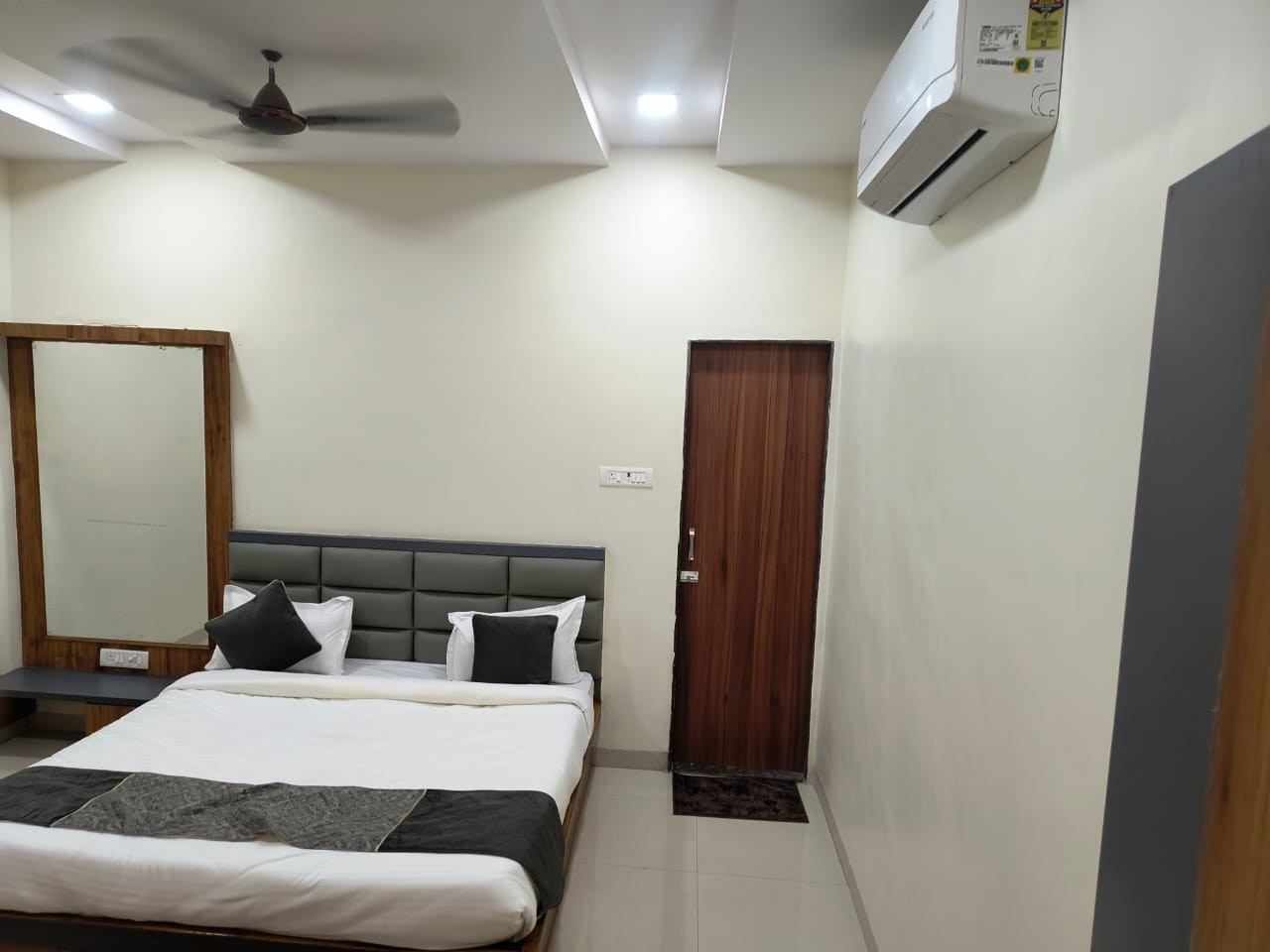 Hotel Bliss City Near ISBT Raipur - Tap to explore photos