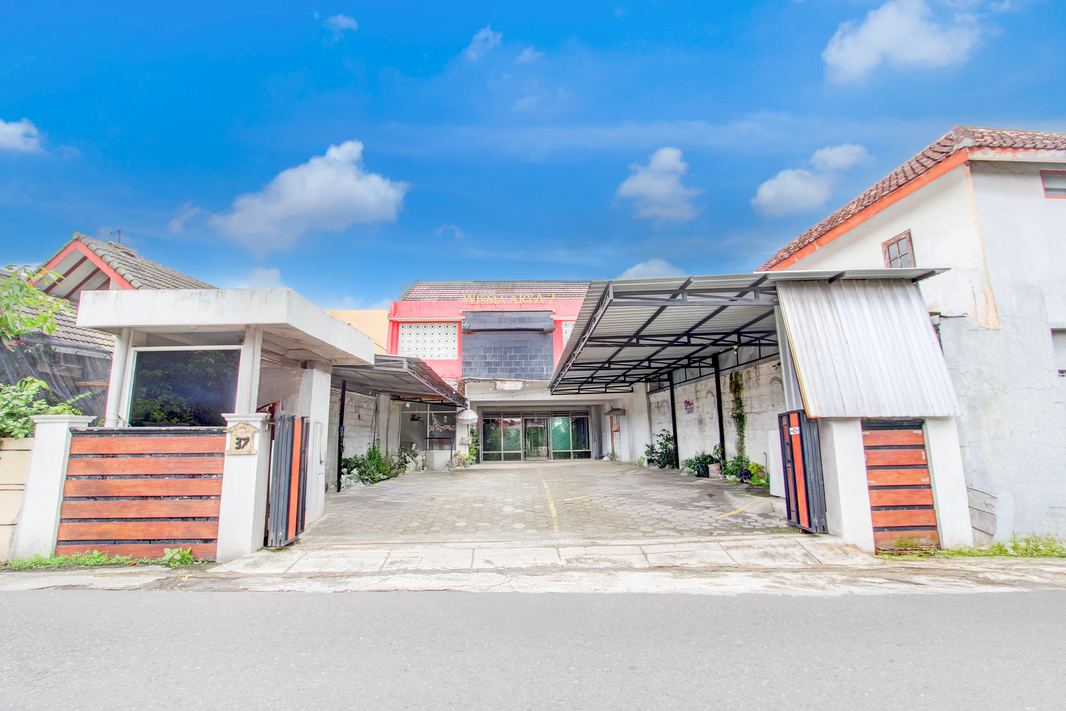 Hotel O Wisma Arya 2 - Tap to explore photos