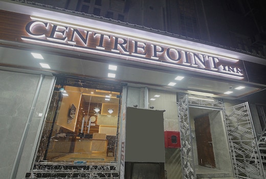 Super Townhouse Centre Point Inn Near Esplanade Metro Station