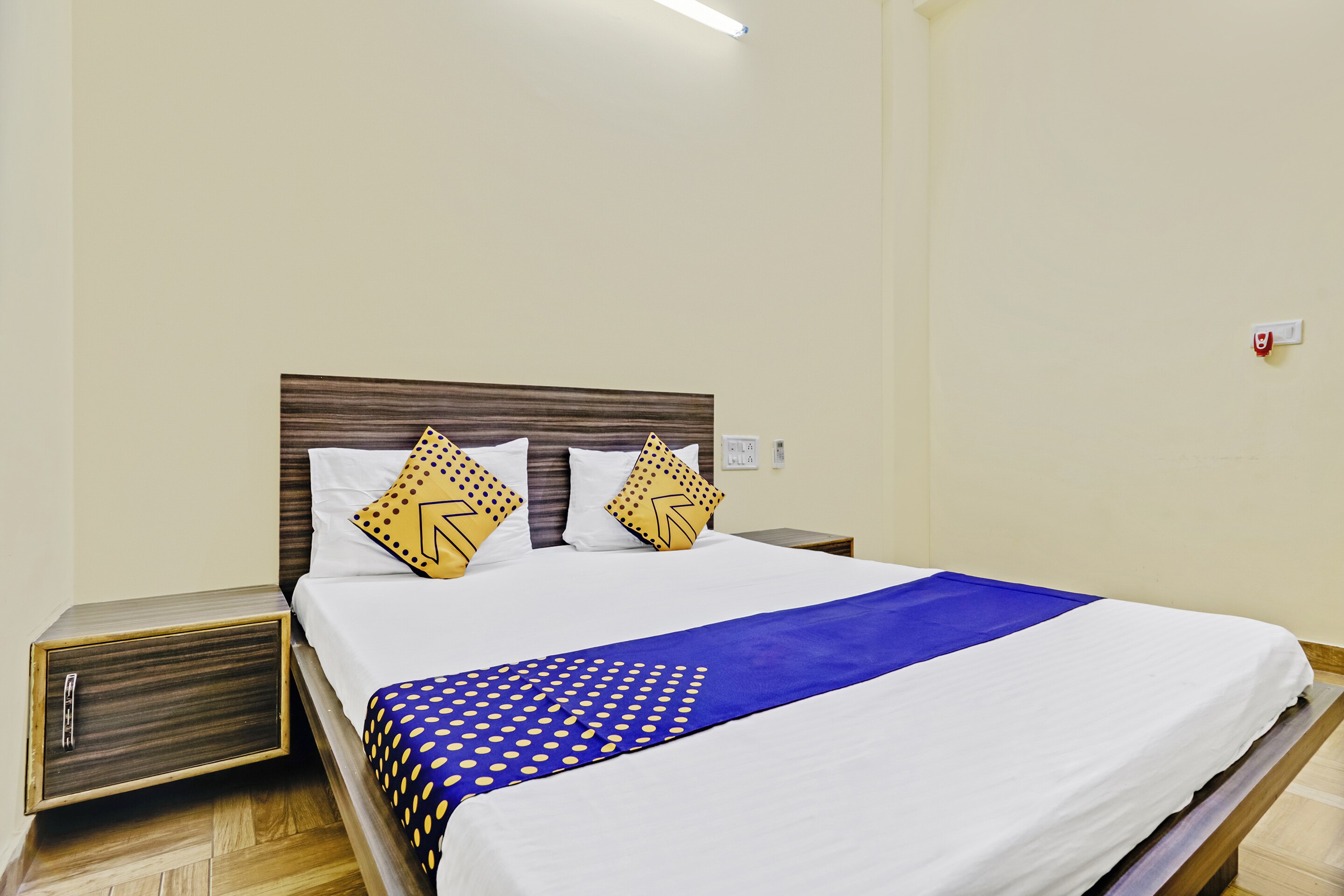 Shiv Shakti Hotel - Tap to explore photos