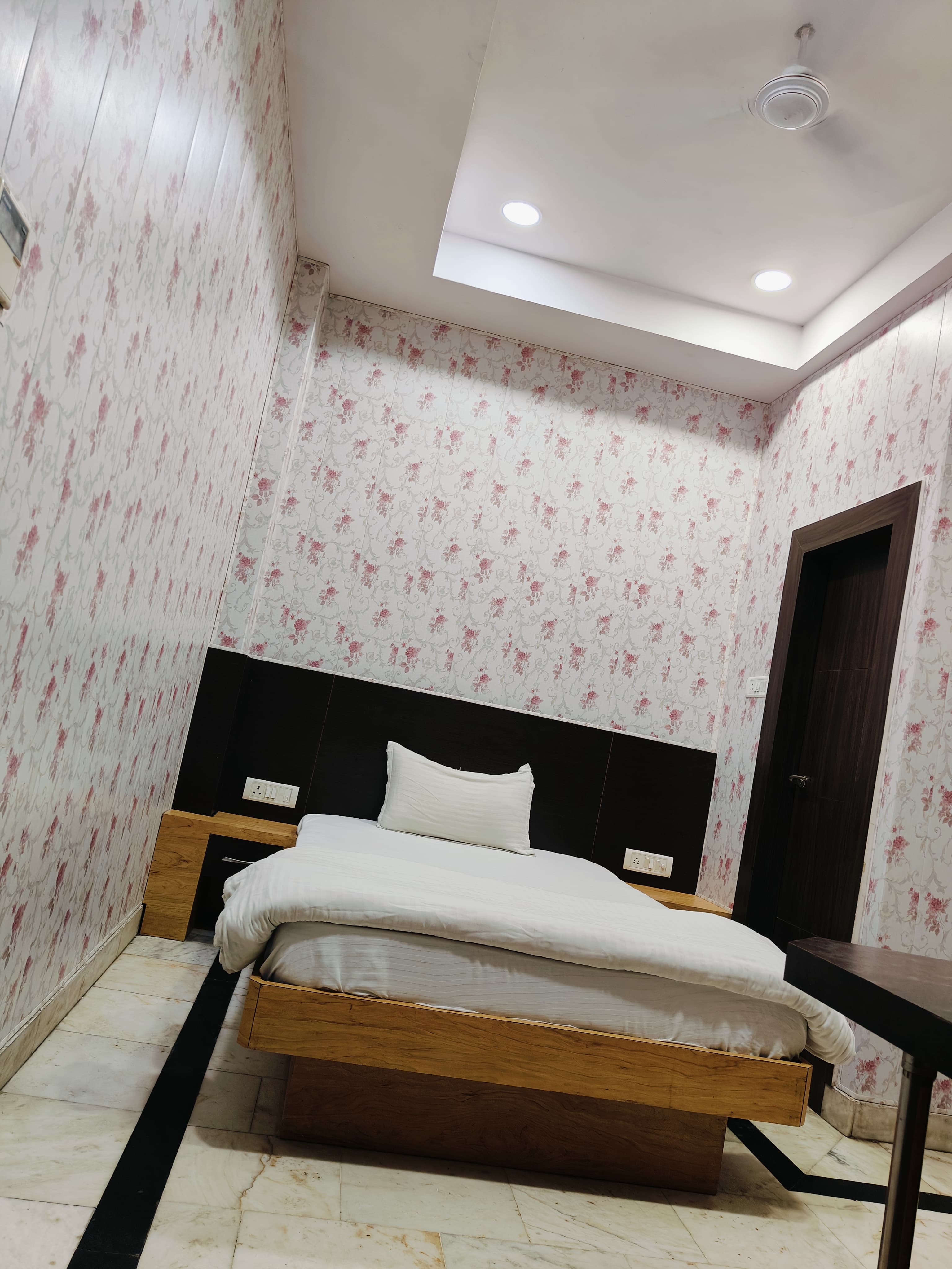 HOTEL SETU SHARMA - Tap to explore photos