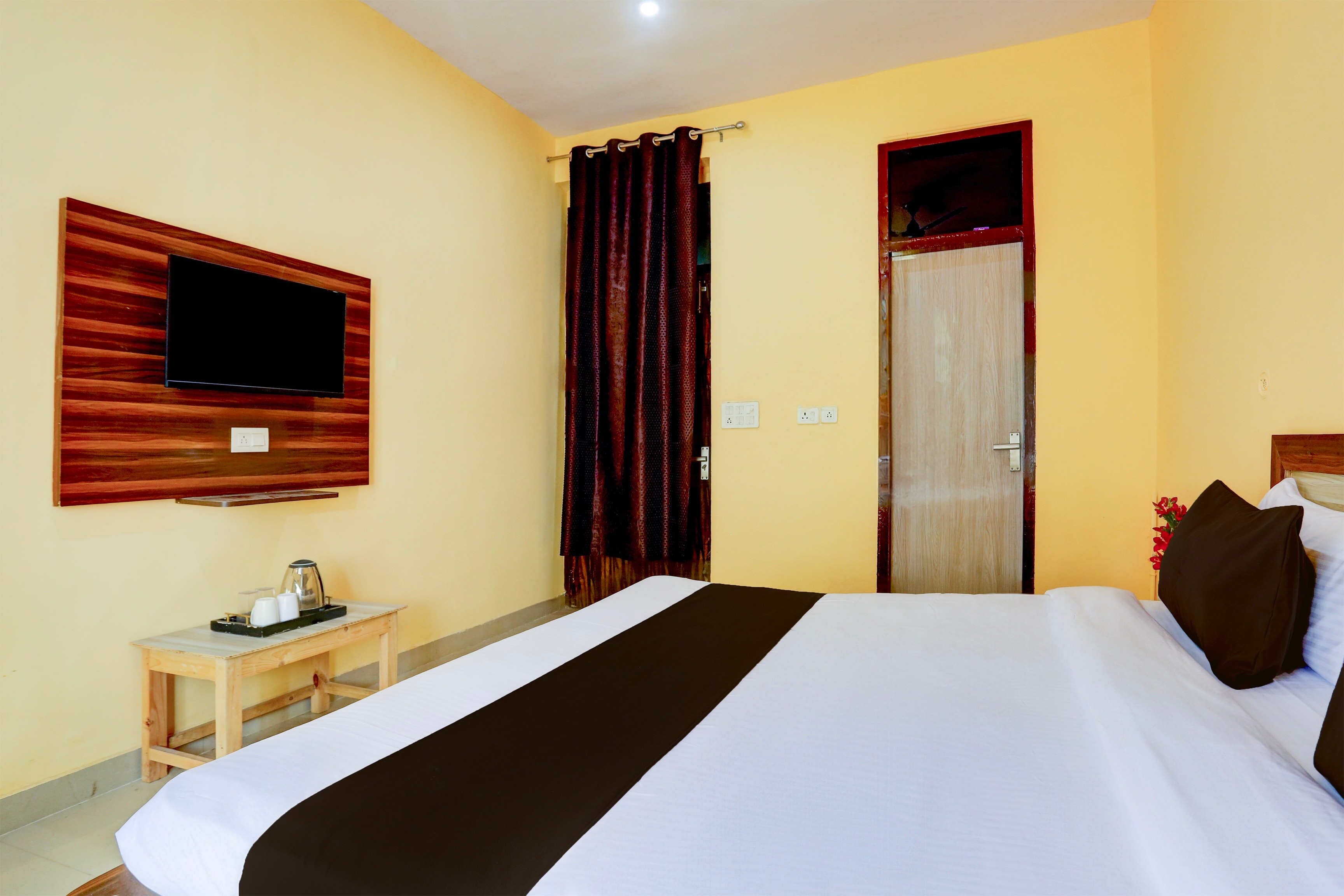 Collection O The Grand Shalimar Residency - Tap to explore photos
