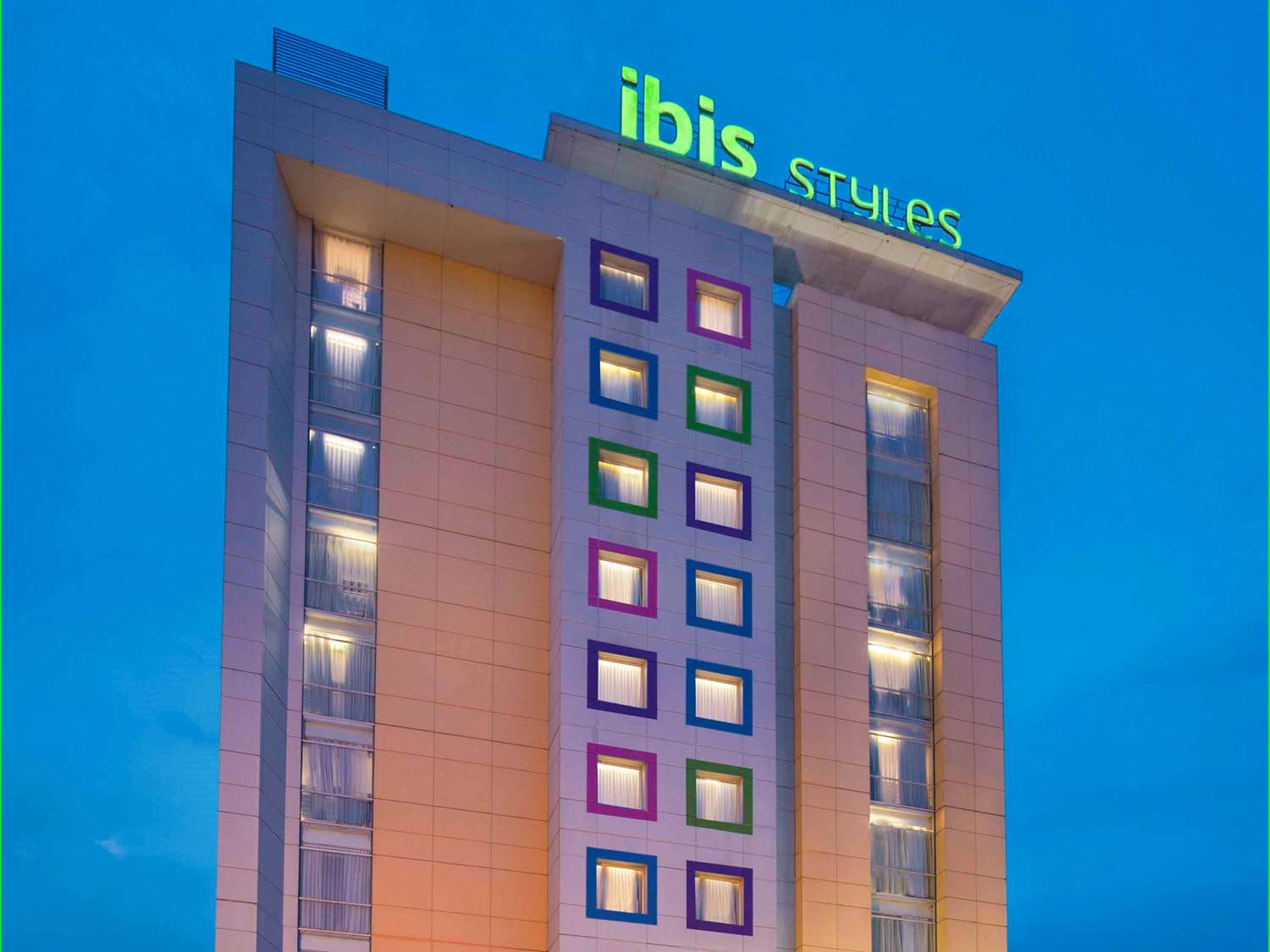 ibis Styles Solo - Tap to explore photos
