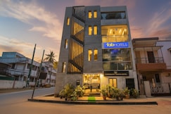 FabHotel Corporate Crown - Nr. Jyoti Nivas University, Bangalore