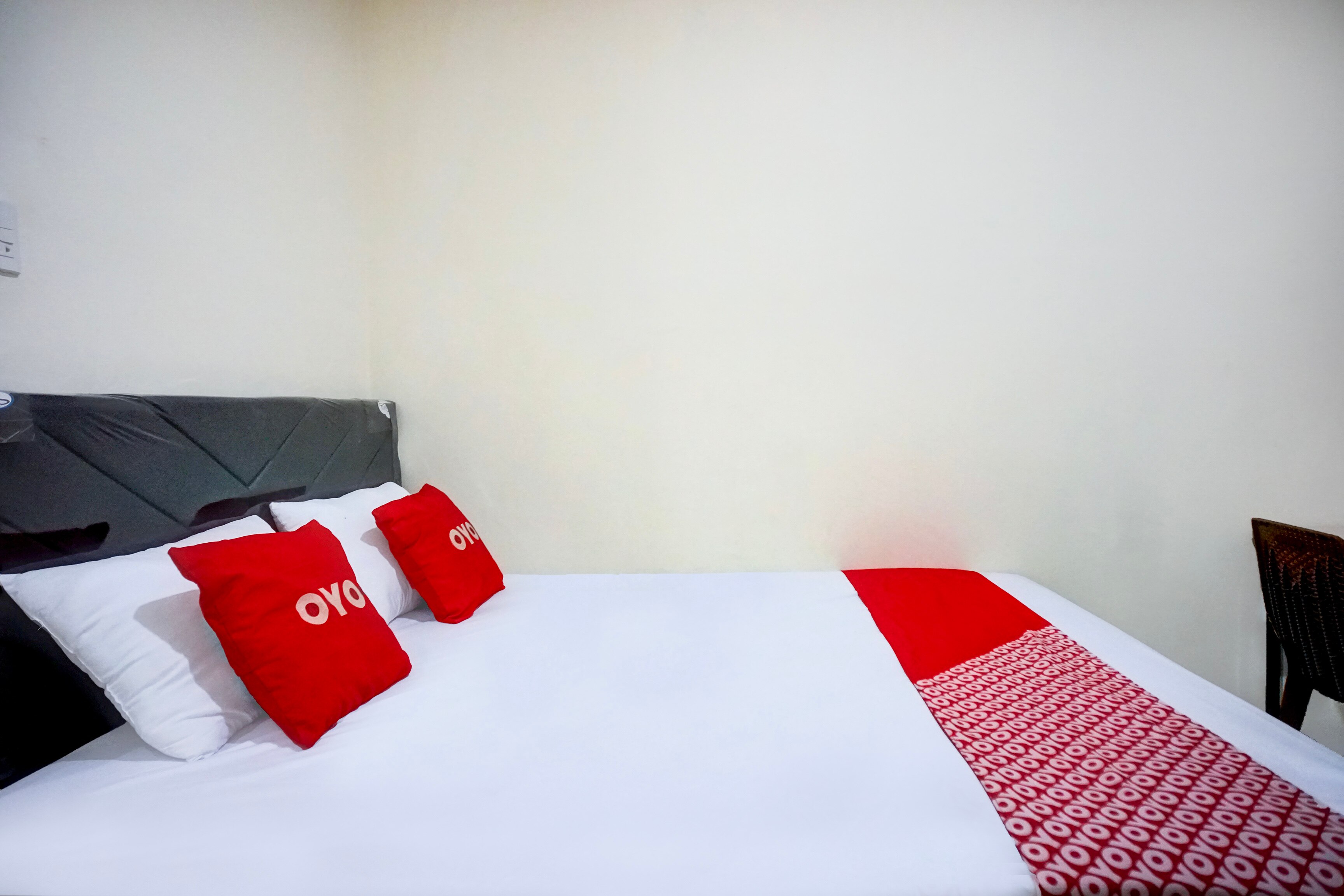 Hotel O Medan City Center Near Rumah Sakit Bunda Thamrin Formerly Mora Residence - Tap to explore photos