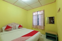 Hotel O Penginapan & Villa Sirait, Lake Toba