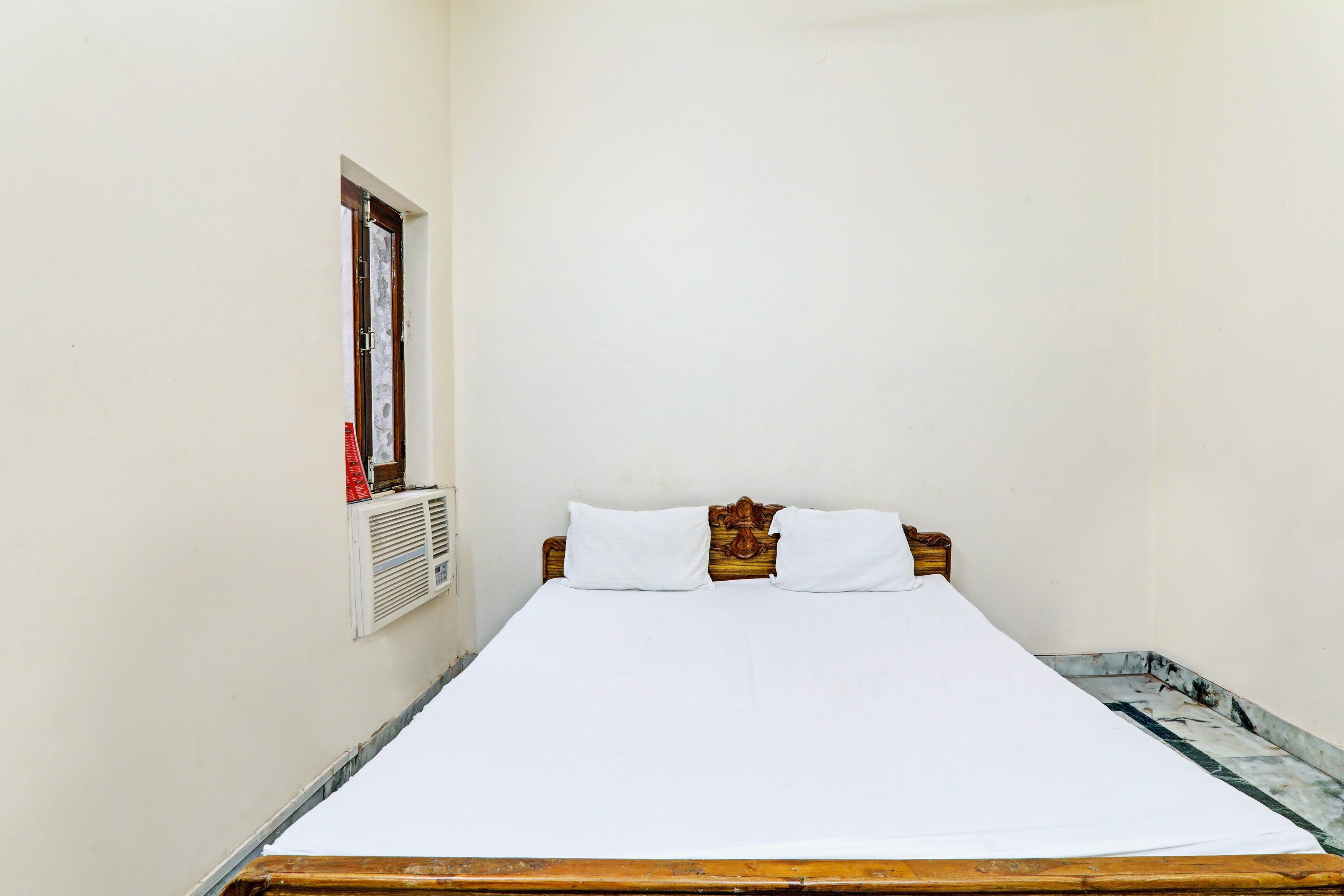 Hotel O PG ON GANGES - Tap to explore photos