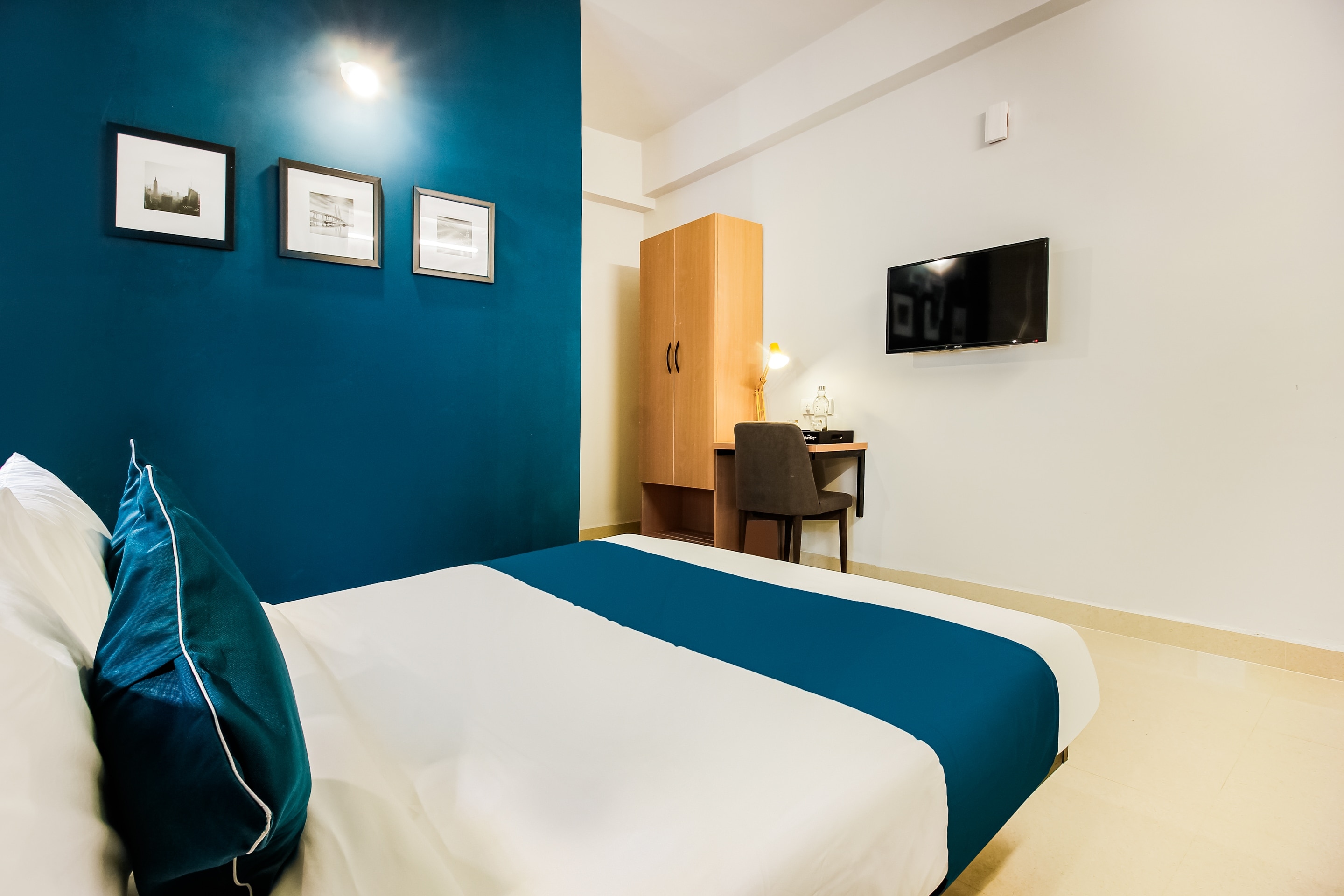 Super Hotel O GACHIBOWLI BESIDE DLF - Tap to explore photos
