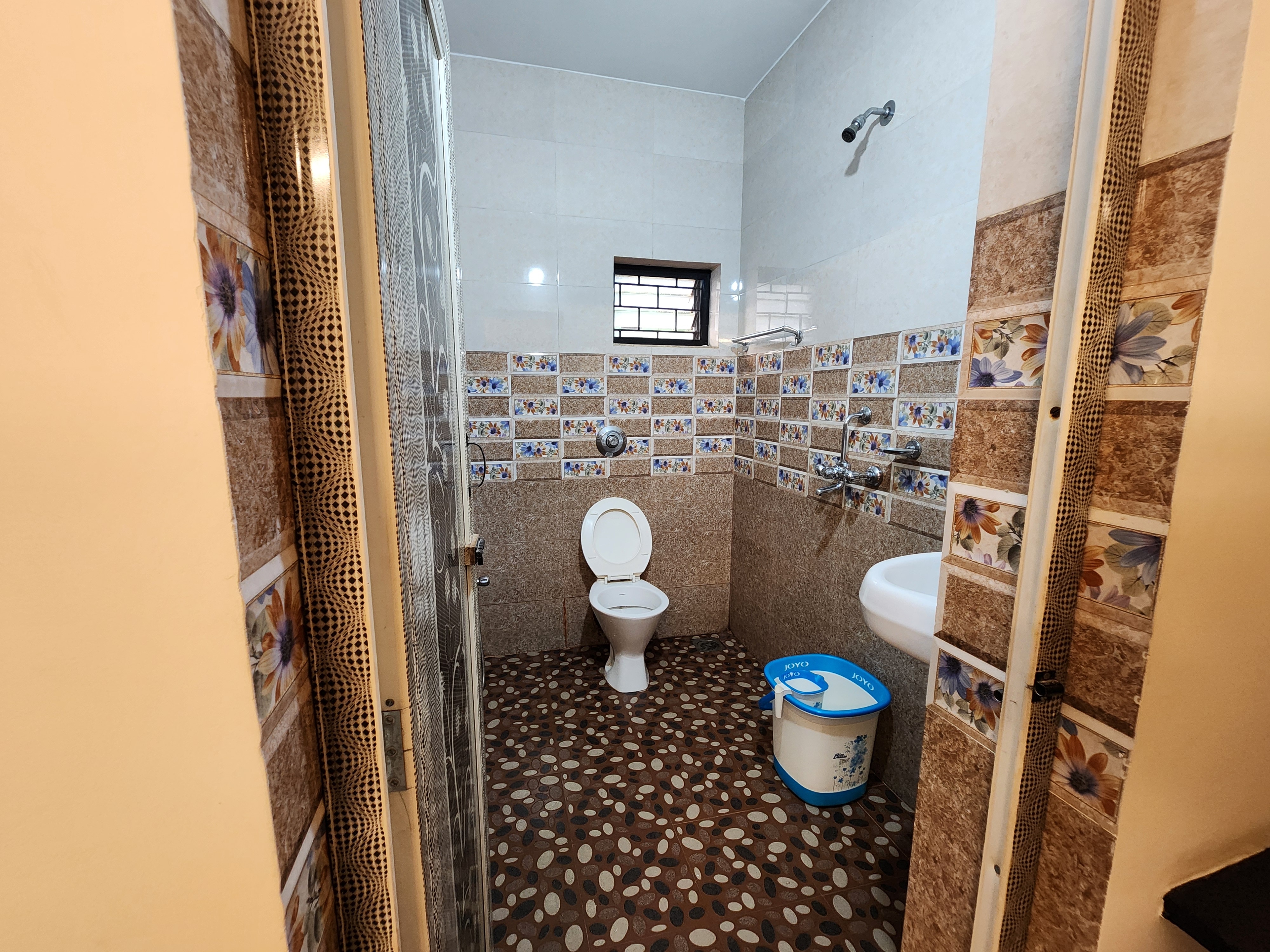Sai Sharad Guest House - Tap to explore photos