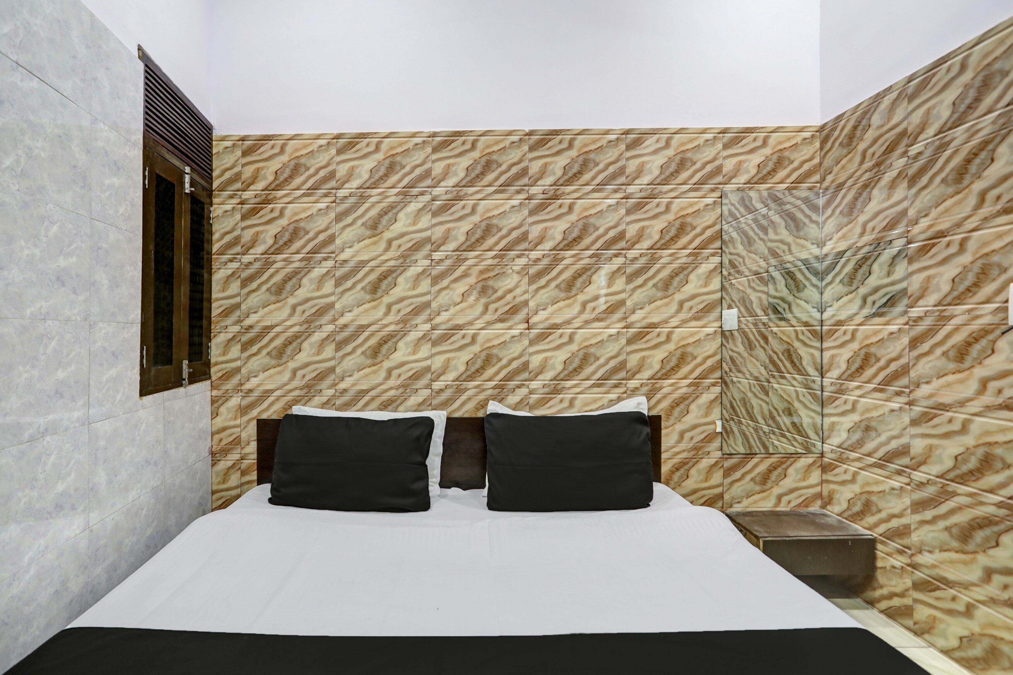 Hotel O Girdhar - Tap to explore photos