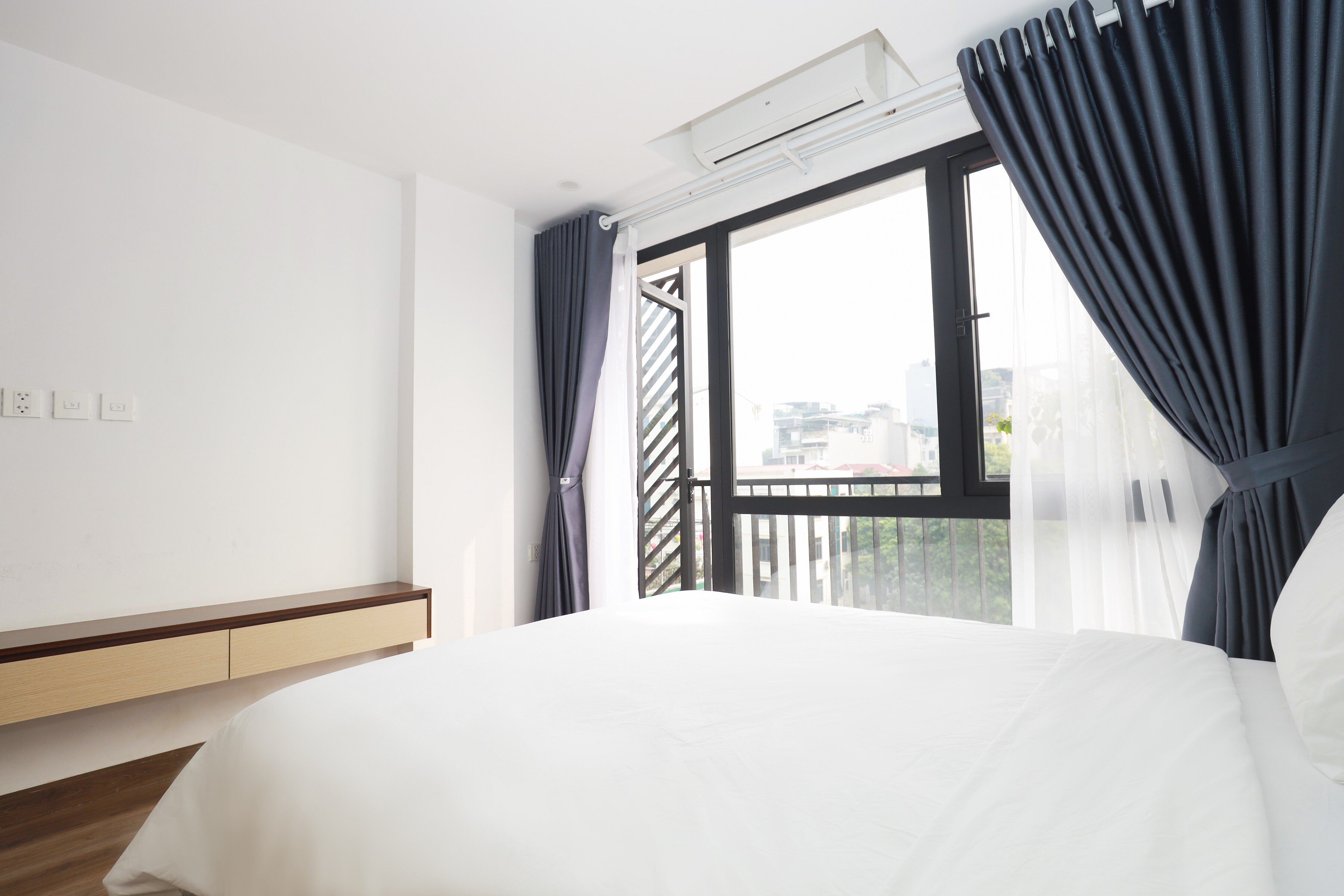 Wins Serviced Apartment - Tap to explore photos