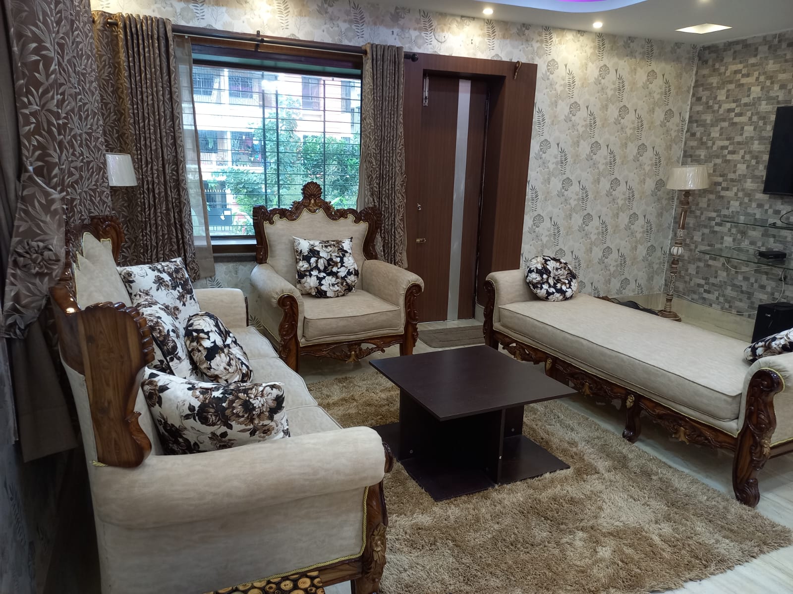 Luxurious 2BHK Apartment in Newtown - Tap to explore photos