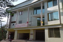 THE OAK AND CEDAR HOTEL AND RESORTS, Barkot