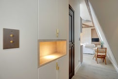 Beautiful Studio 2P Vendome Square, Paris