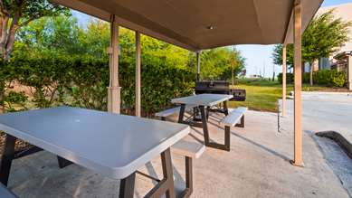 Best Western Plus Kenedy Inn - Tap to explore photos