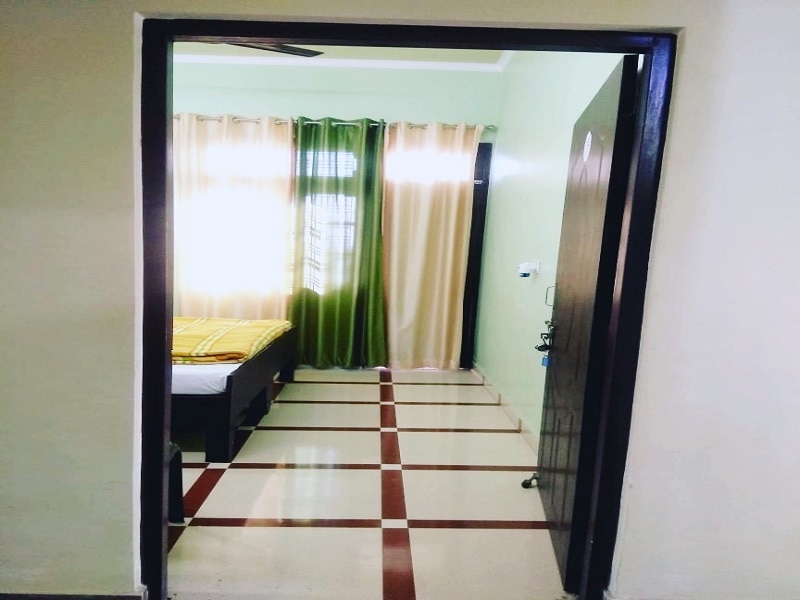 Shiv Om Guest House, Rishikesh - Tap to explore photos