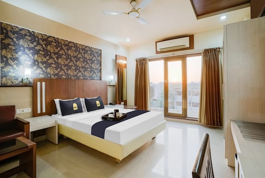 Super Townhouse OAK Hotel Devanshi Inn