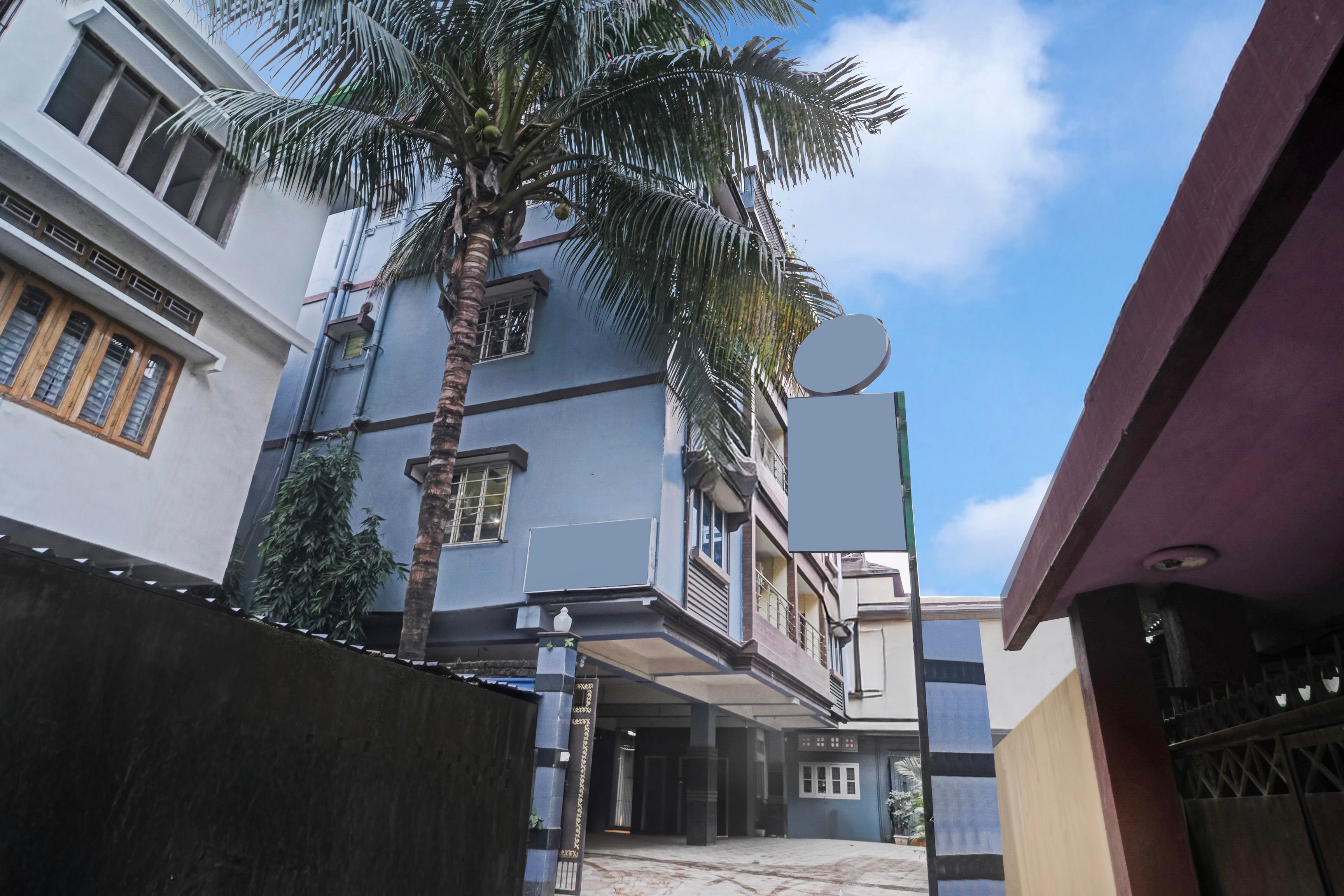 Super Townhouse Zoo Road Near Guwahati Central formerly IR Luxuria - Tap to explore photos