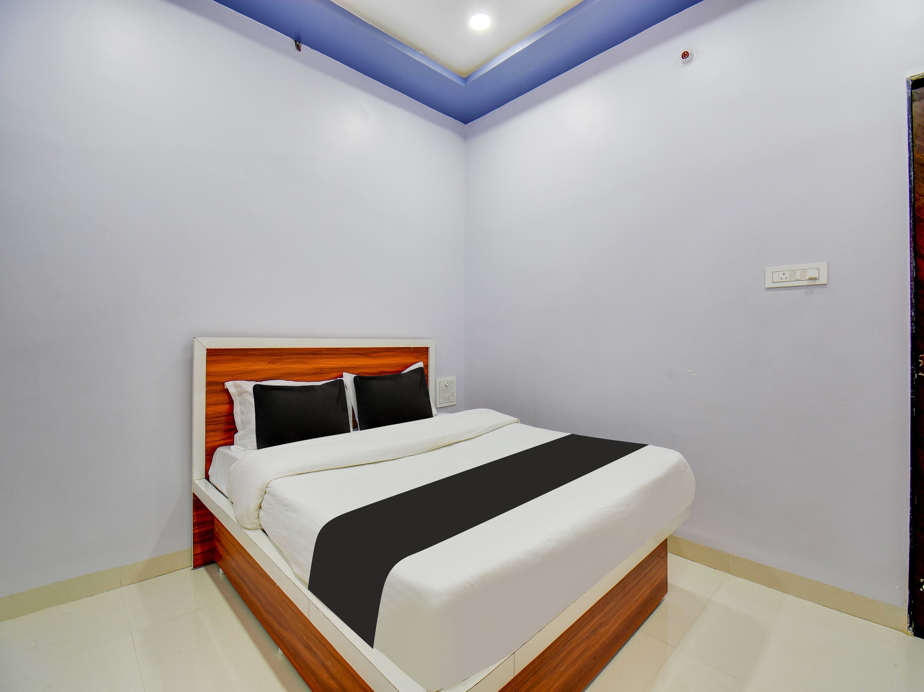 OYO Hotel IRA Inn - Tap to explore photos