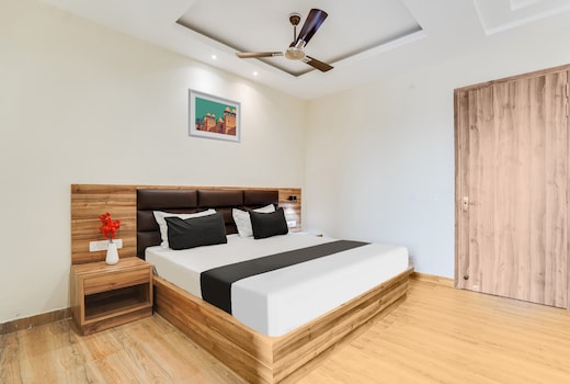 Super Hotel Shiv Lok