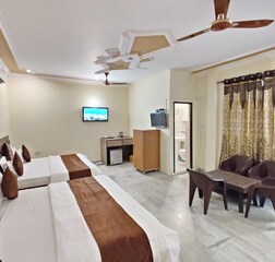 Deluxe Family Suite