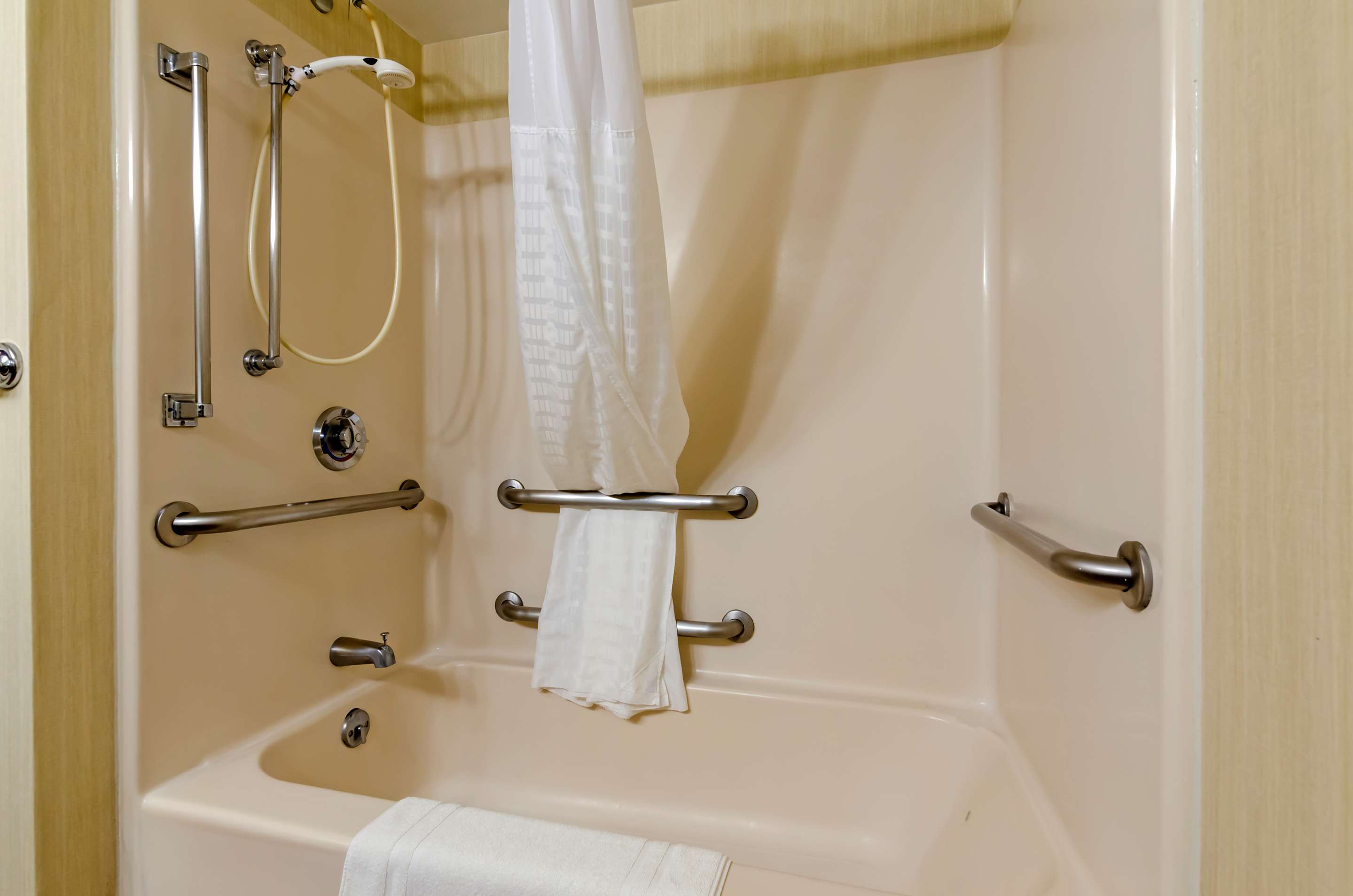 Best Western Staunton Inn - Tap to explore photos
