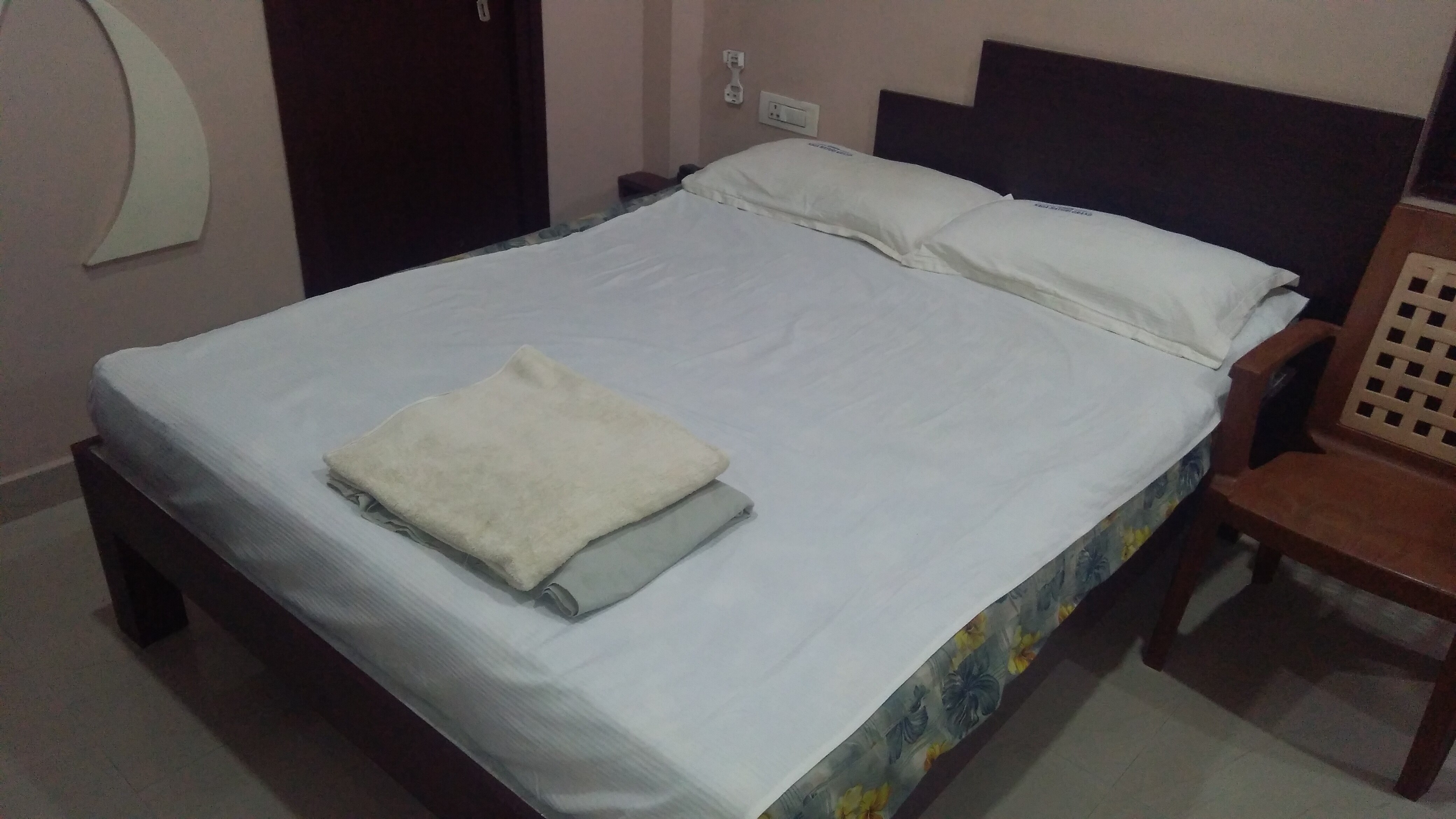 i-ROOMZ Naga Mayuri - Tap to explore photos