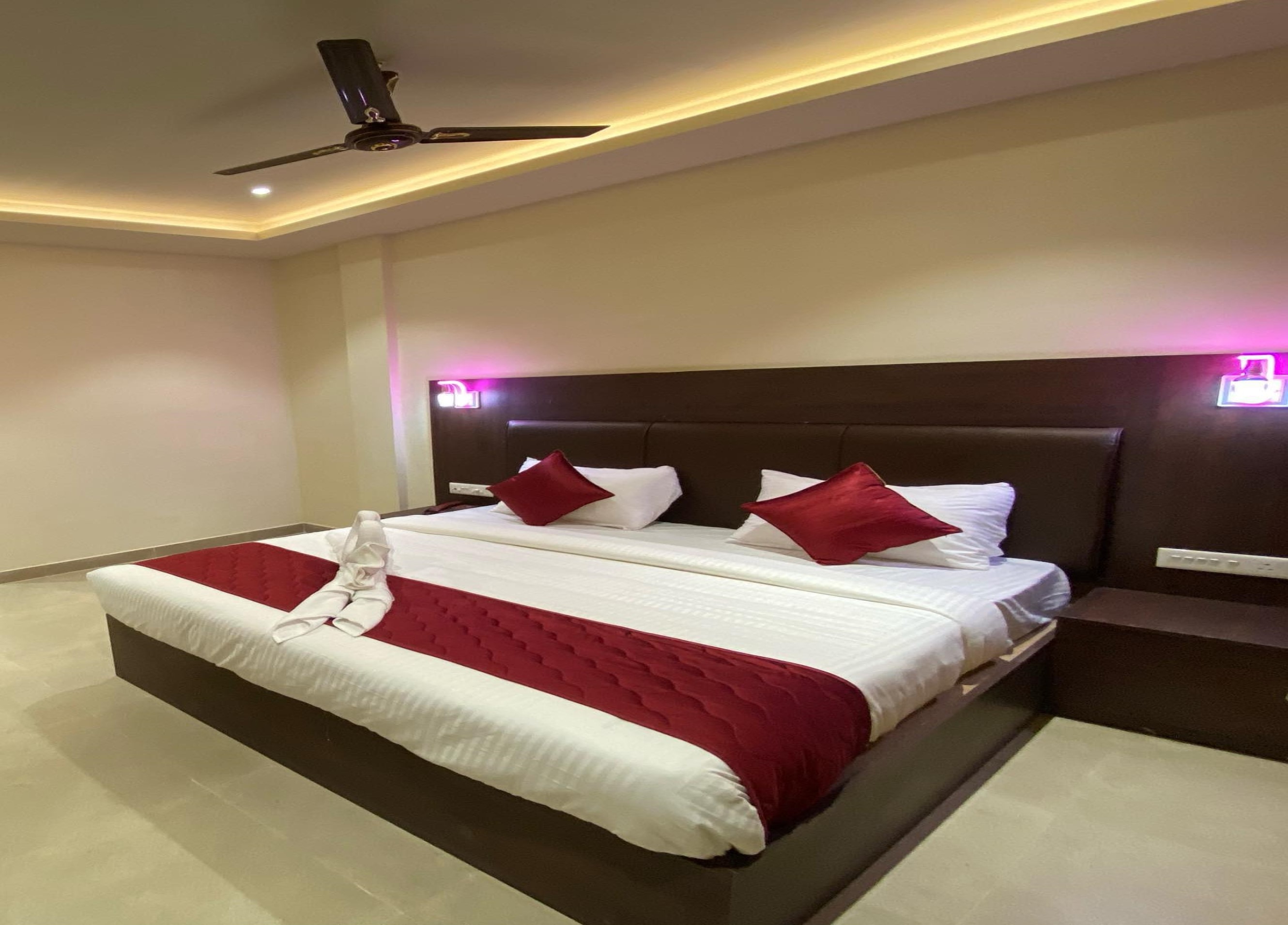 Junglee Mirchi Hotel & Resort - Tap to explore photos