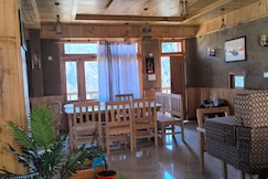 Him Kuteer Lodge and Resturant, Sainj