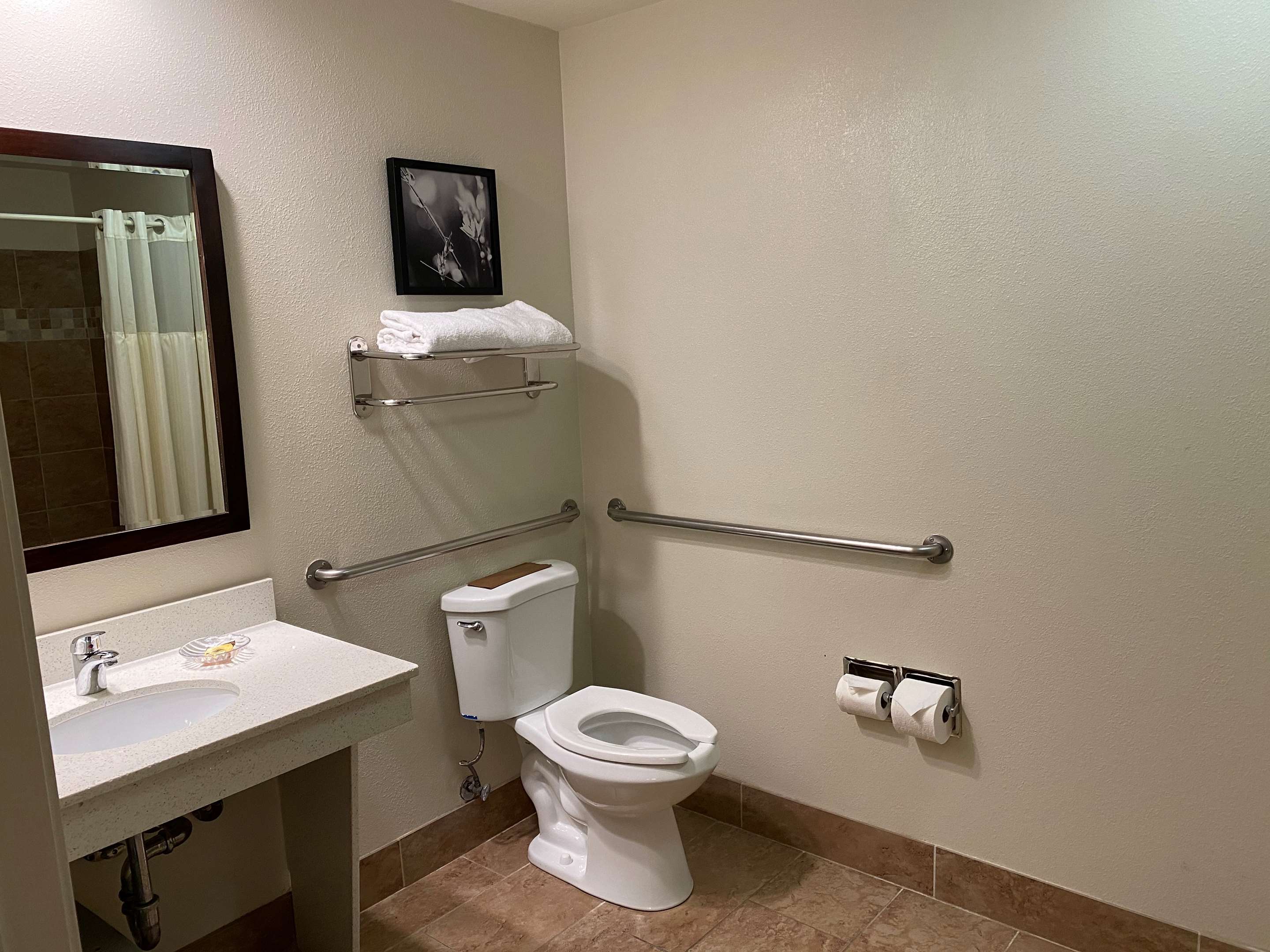 Best Western Plus Inn of Hayward - Tap to explore photos