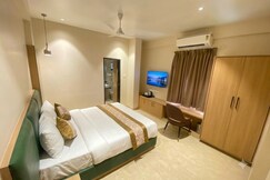 Hotel Banyan Crest, Solapur