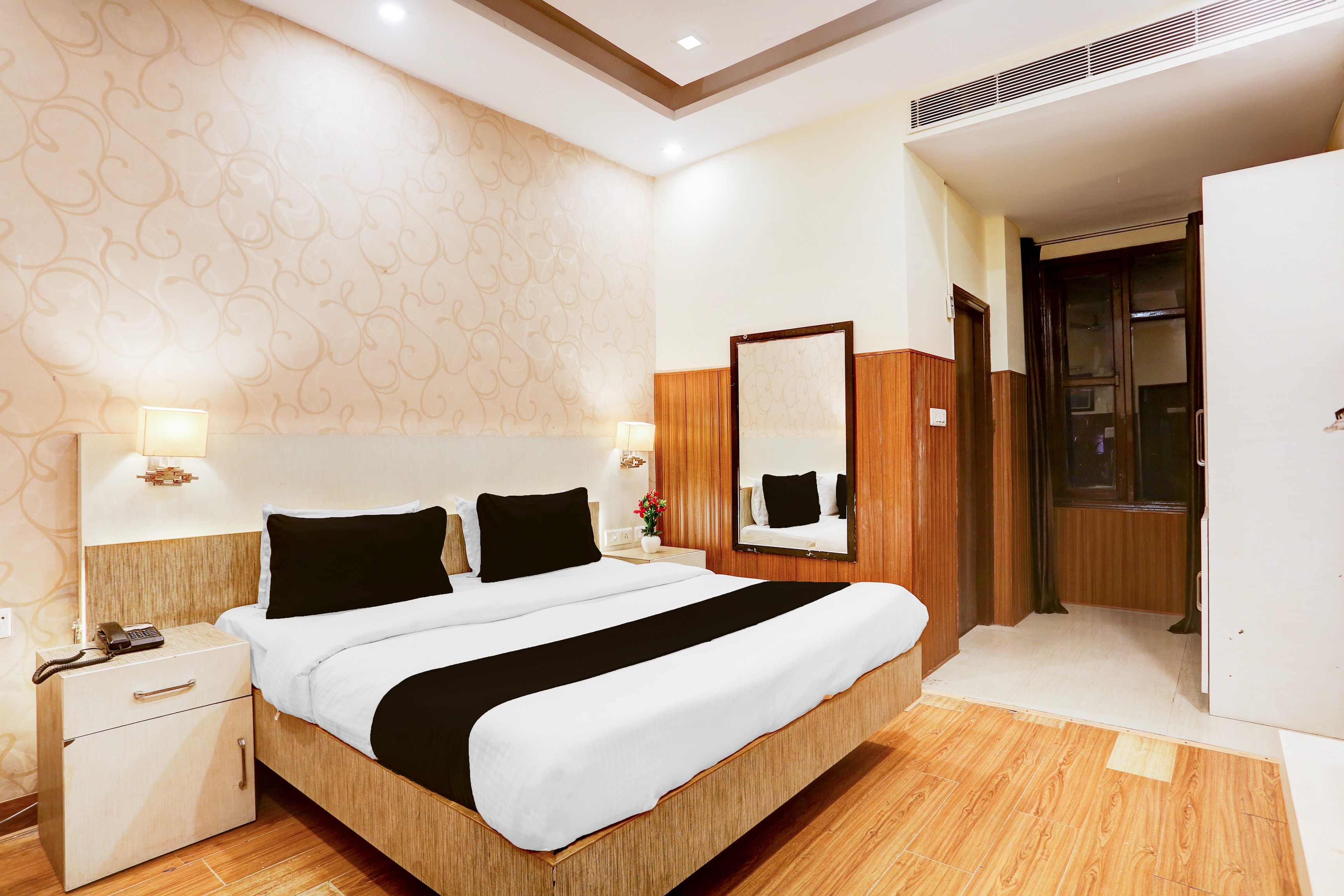 Super Townhouse Brahma Sarovar Formerly Krishna mahal - Tap to explore photos