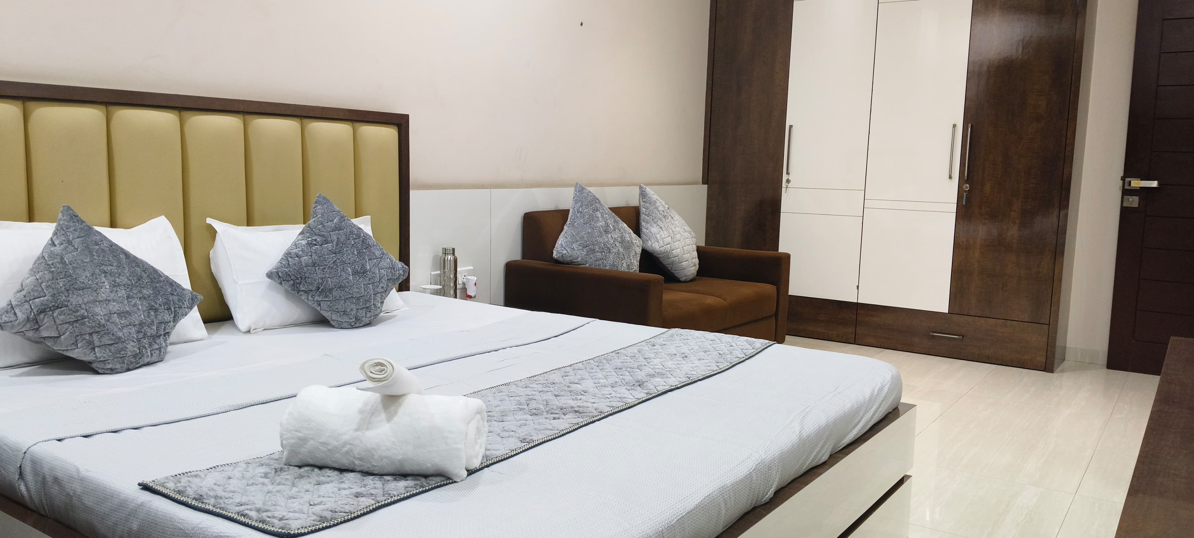 Praj Guest House- Kandla - 2 (Adipur, Gandhi-Dham) - Tap to explore photos