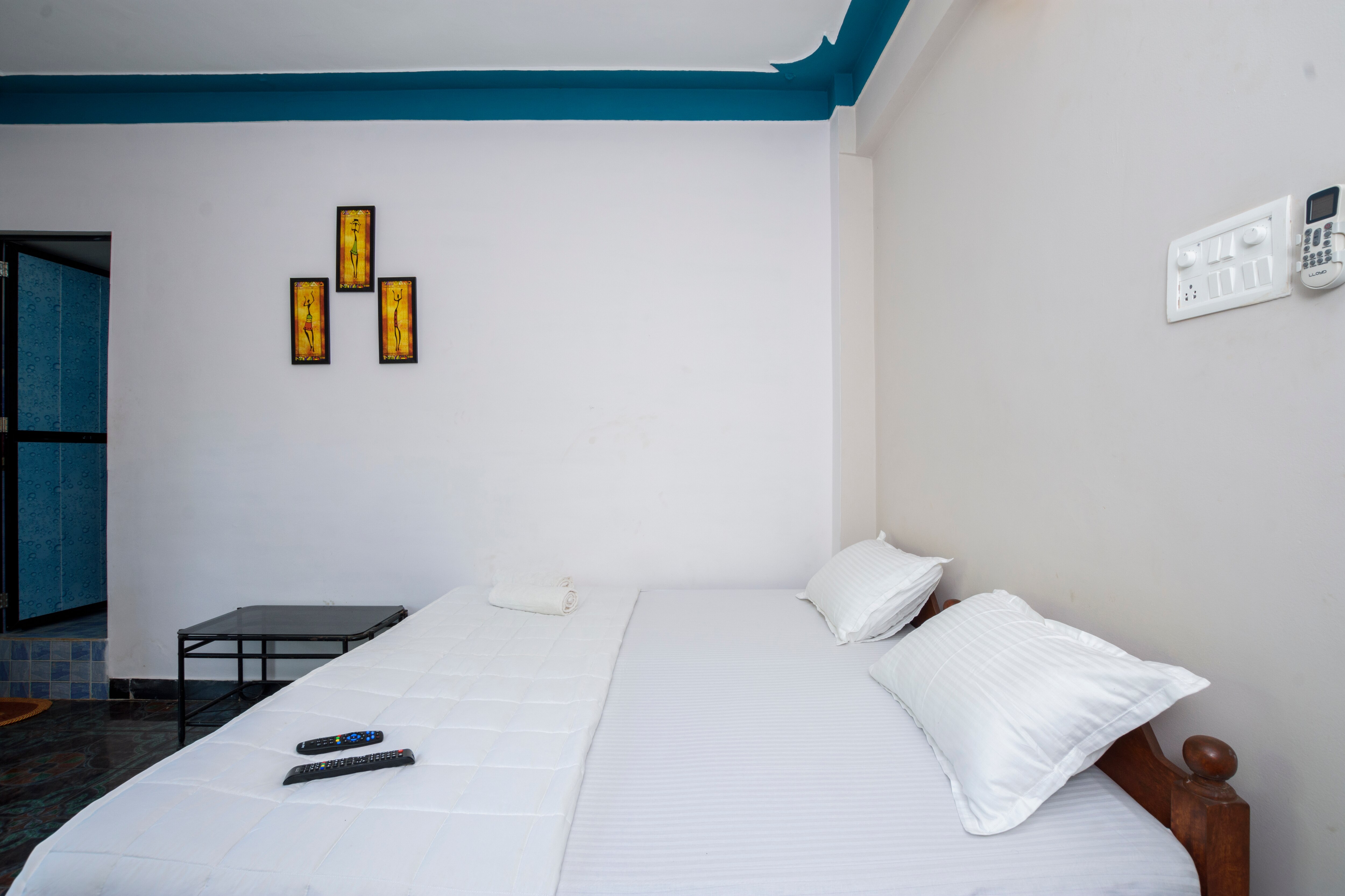 Thomas Studio Apartments | Rooms & Wi-Fi - Tap to explore photos