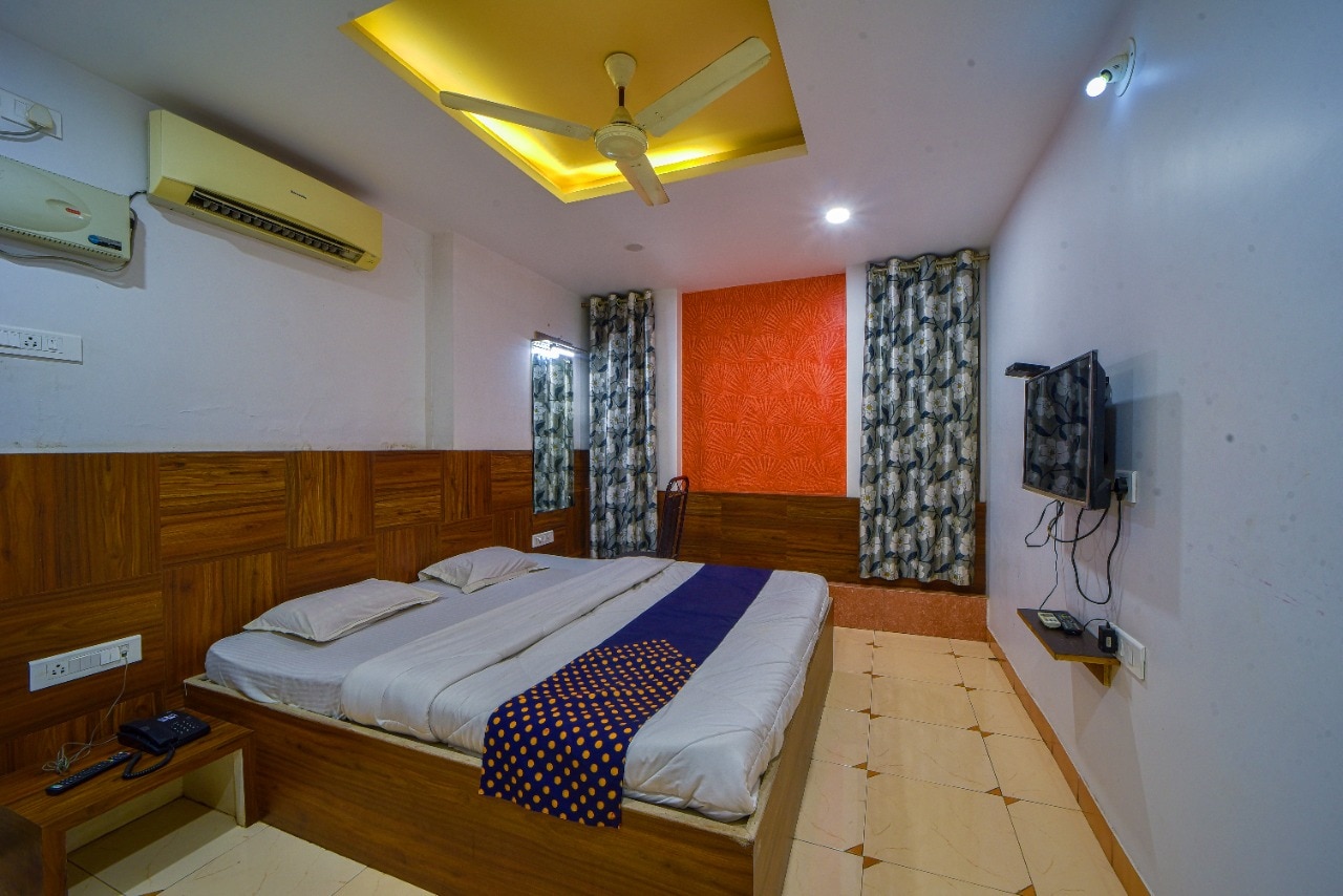 Deluxe AC Room 1
