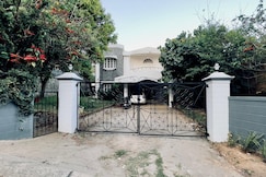 MYSPACE HOLIDAY INN OOTY ROOMS IN A VILLA, Ooty