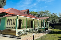 Green Paradise Hotel and Resort  (2mins walking distance from Safari Point)., Bhalukpong