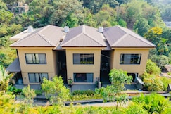 Oakstone 4BHK Villa with Pvt Pool by Estella Stays, Lonavala