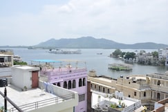 Gangaur Palace on Lake Pichola ., Udaipur