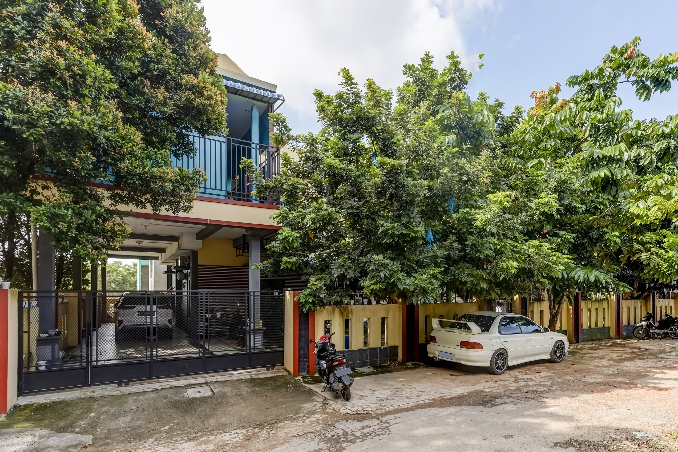 OYO 91298 Rumah Cantik Homestay Syariah - Tap to explore photos