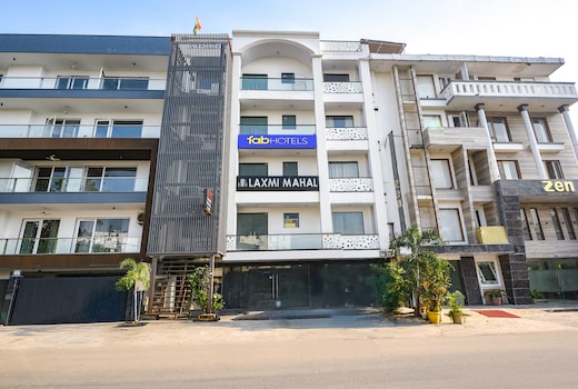 FabHotel Laxmi Mahal