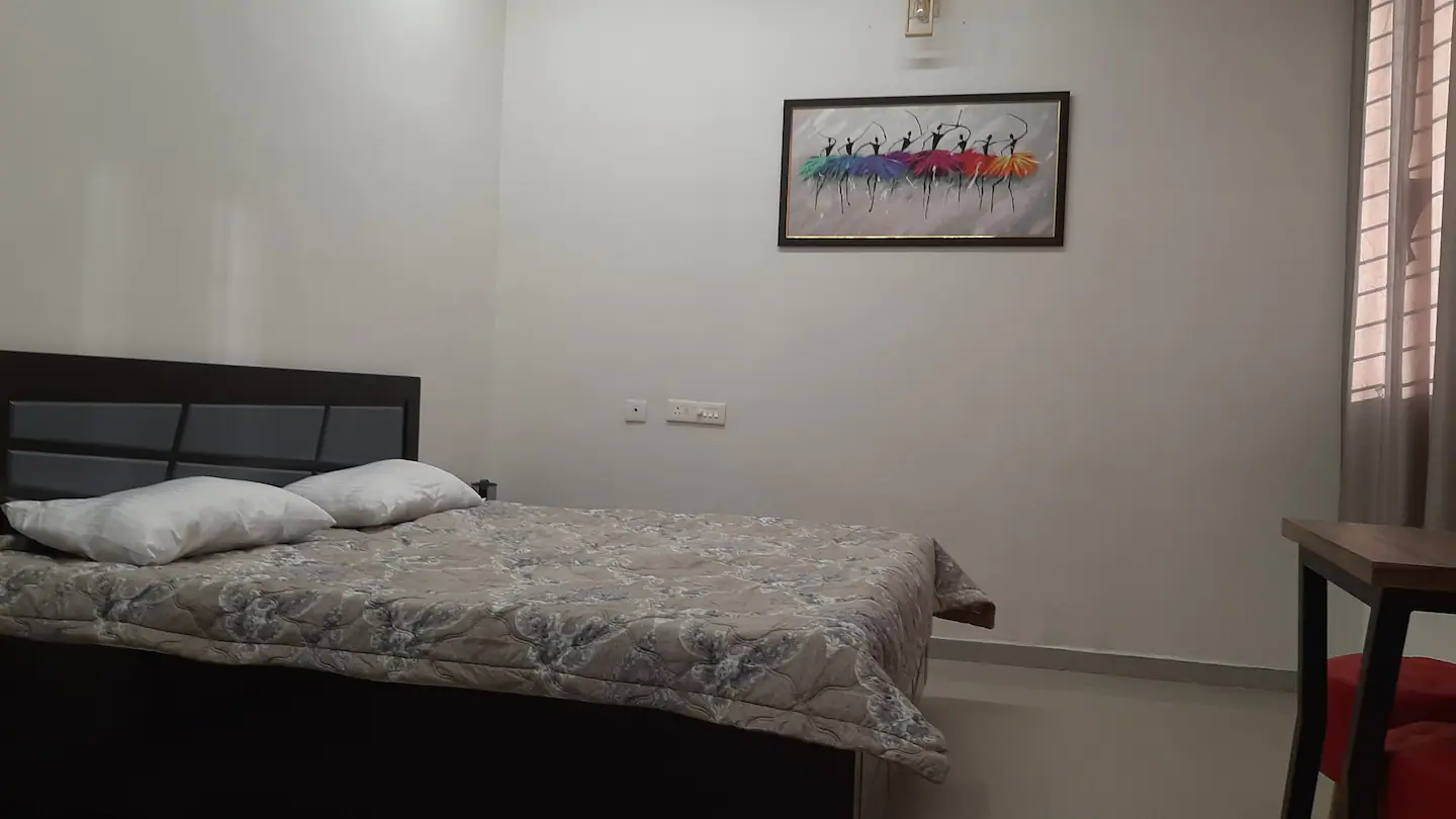 Lovely 2 - Bedroom apartments with free parking